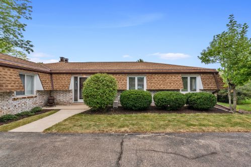 2414 Lagoon Ct, Thiensville WI  53092-5549 exterior
