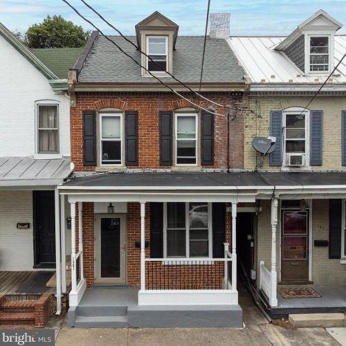 127 Walnut St, Carlisle PA  17013-3836 exterior
