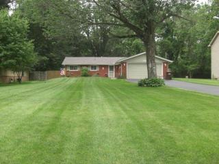 2070 Cherokee Dr, London, OH 43140-9015