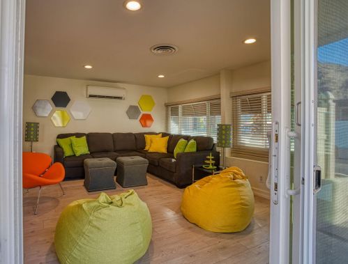 70 Santa Monica St, Palm Springs CA  92264-5257 exterior