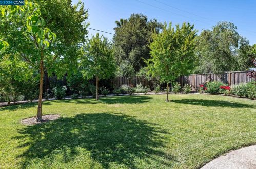 228 South Ave, Alamo, CA 94507-2136