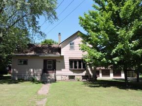 709 Demarest Ave, Waupaca, WI 54981-1950