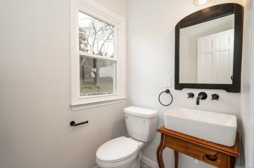 15 Thelma Pl, White Plains NY  10605-3808 exterior