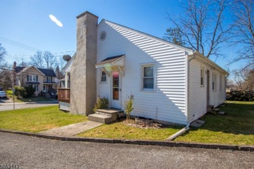 41 Main St, Wantage NJ  07461-2306 exterior