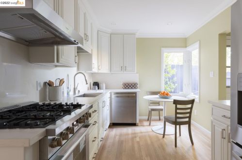 5901 La Salle Ave, Oakland CA 94611-3225 exterior