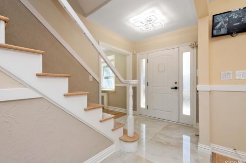 82-27 Tryon Pl, Jamaica, NY 11432-1421