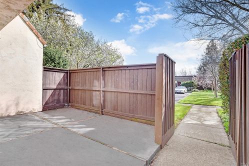 1737 Las Raposas Ct, Santa Rosa CA  95409-3417 exterior