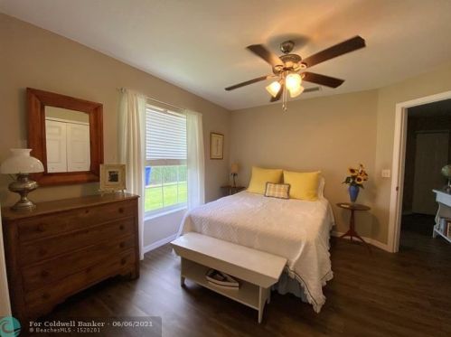 3843 9th Ln, Vero Beach FL  32960-6122 exterior