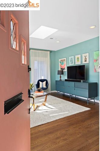 6214 Baker St, Oakland, CA 94608-1315