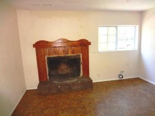 5828 Lakeshore Dr, Happy Valley, TN 37878-2412