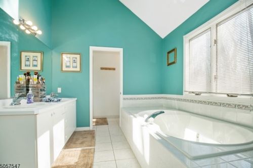 15 Hidden Glen Dr, Sparta NJ  07871-3843 exterior