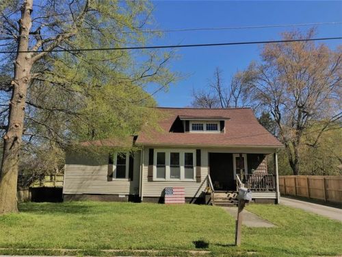 135 Park St, Camden, TN 38320-1781