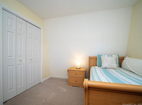 40 Sugar Hill Rd, North Haven CT  06473-4013 exterior