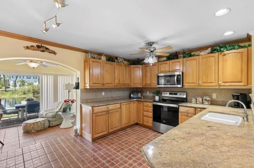 513 Palm View Dr, Naples, FL 34110-5717