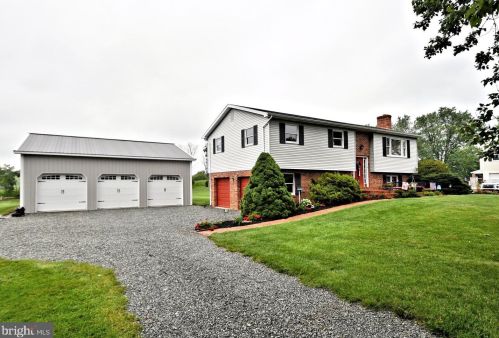 119 Pheasant Cir, Dale, PA 19504-9341