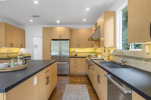 2990 Frye St, Oakland CA  94602-3545 exterior