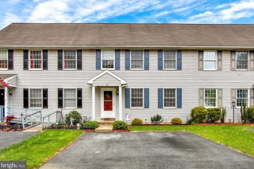 27 Parkview Dr, Swartzville, PA 17569-9497
