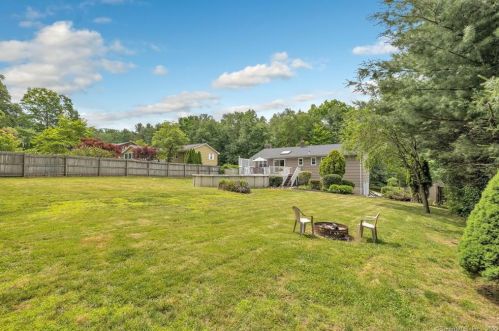 72 Hillside Dr, Beacon Falls, CT 06403-1510
