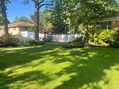 36 Joan Ave, South Setauket, NY 11720-4417