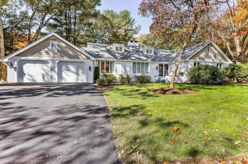 311 Middle Rd, Warwick RI  02818-2807 exterior