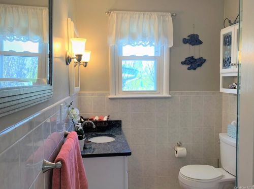 4 Stone Ave, Crotonville NY  10562-3707 exterior