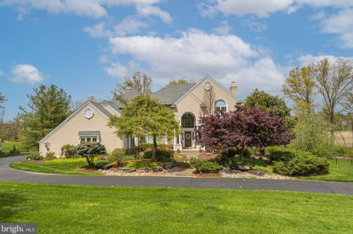11 Davis Dr, Washington Crossing, PA 18977-1056