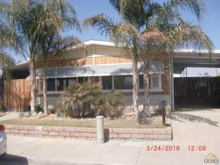 5305 Fountain View Way, Bakersfield, CA 93313-2710