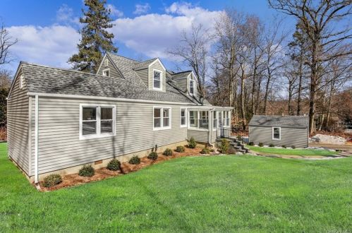 16 Highclere Ln, Valhalla, NY 10595-1318