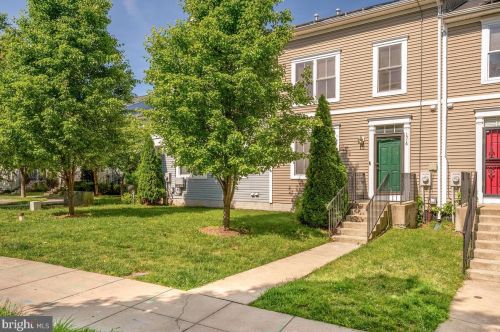 1516 Tanner Ct, Washington, DC 20020-2943