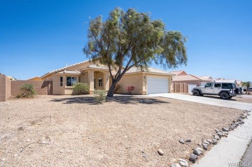 4758 Tracy Ln, Bullhead City, AZ 86426-6598