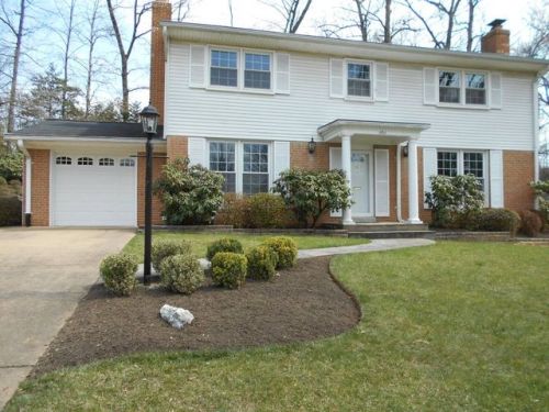 6705 Emporia Ct, Springfield, VA 22152-3034