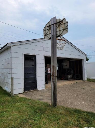 4185 Harriet Rd, Bethpage NY  11714-6212 exterior