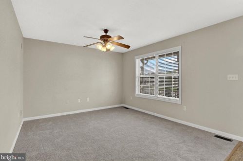 90 Hemlock Dr, Hanover PA  17331-9422 exterior