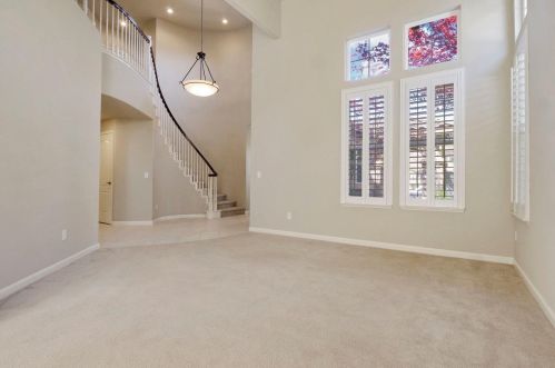 2044 Sugarbowl Way, Lodi CA  95242-4752 exterior