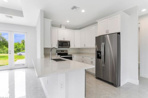 5700 Everglades Blvd, Naples, FL 34120-3100