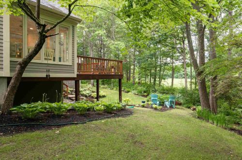 57 Peninsula Dr, Stratham NH  03885-2338 exterior