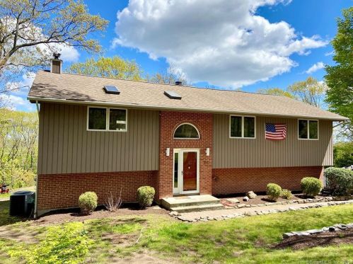 1 Skyview Ter, Bristol, CT 06010-2366