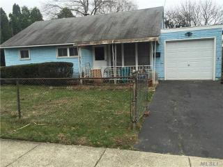 5 Vernon St, Hicksville, NY 11803-4603
