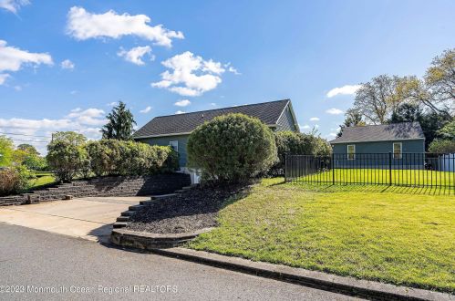 208 Virginia Dr, Bricktown NJ  08723-6521 exterior