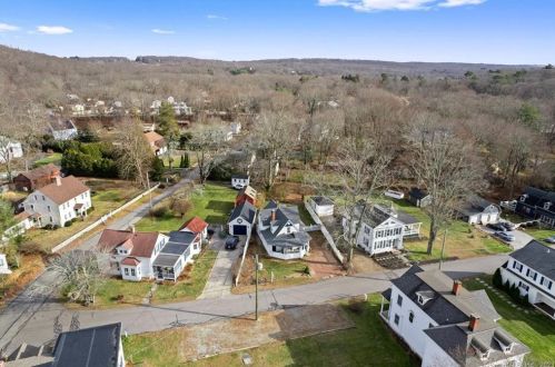 3 Riverside Pl, Gales Ferry CT  06335-1442 exterior