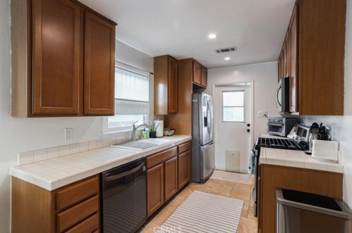 609 31st St, Long Beach CA  90806-1330 exterior