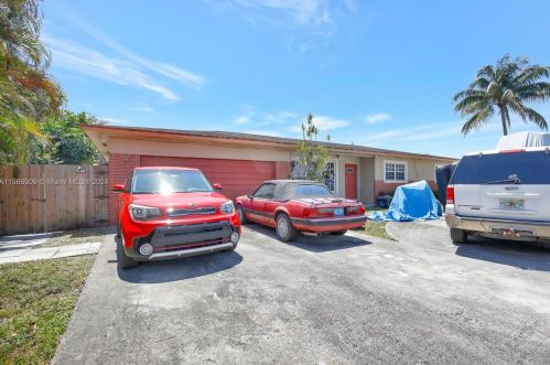 6832 16th Ct, Hollywood, FL 33023-2062