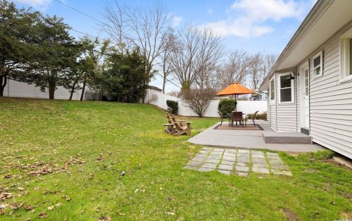 40 West Dr, San Remo NY  11754-3815 exterior