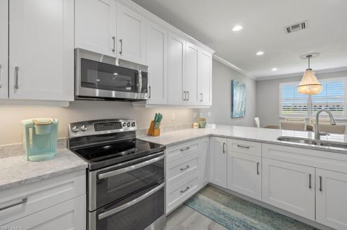 7698 Bristol Cir, Naples FL  34120-0697 exterior