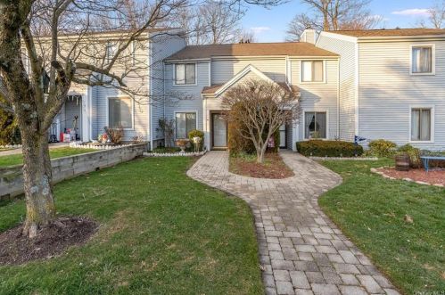 99 Sunfish Lndg, Mohegan Lake, NY 10547-1219