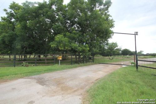 1125 Fm 1346, Lavernia, TX