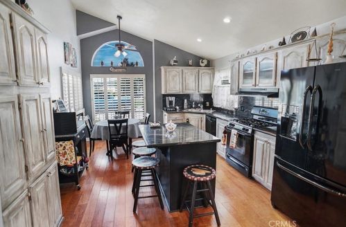 20055 Canyon View Dr, Santa Clarita CA  91351-5724 exterior