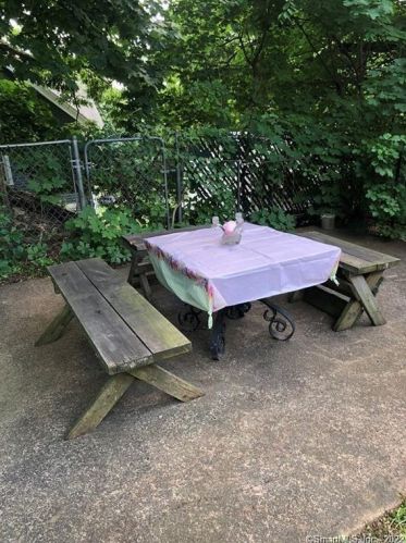 18 Simsbury St, Waterbury CT  06704-2719 exterior