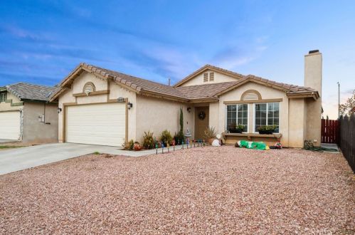 13600 Copperstone Dr, Victorville, CA 92392-8698