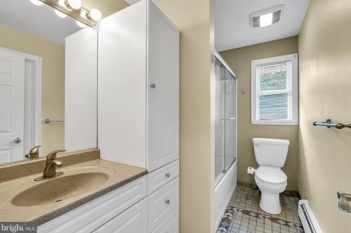 16 Bayberry Rd, Princeton NJ  08540-7417 exterior